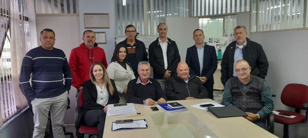 SINDILOJAS de Florianópolis e Região e entidades sindicais que representam os trabalhadores no comércio varejista se reuniram nesta quinta-feira (27), na sede da FECESC, em Florianópolis