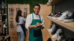 O avanço do varejo físico e do crédito em 2025